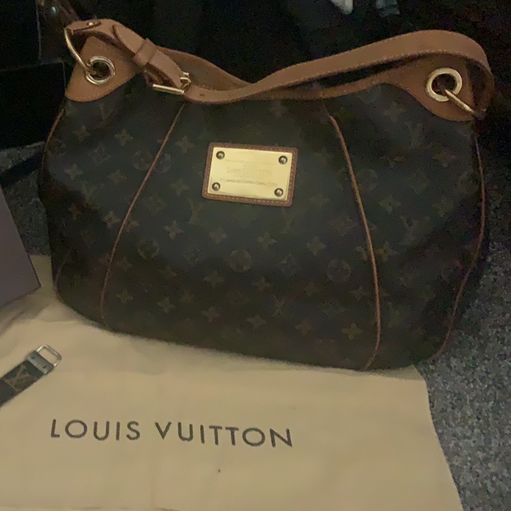 Authentic Louis Vuitton Galleria Pm!!!